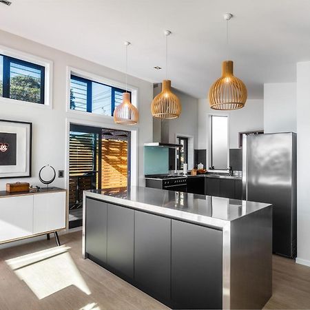 Вилла Taonga With Sea Views By Waiheke Unlimited Oneroa Экстерьер фото