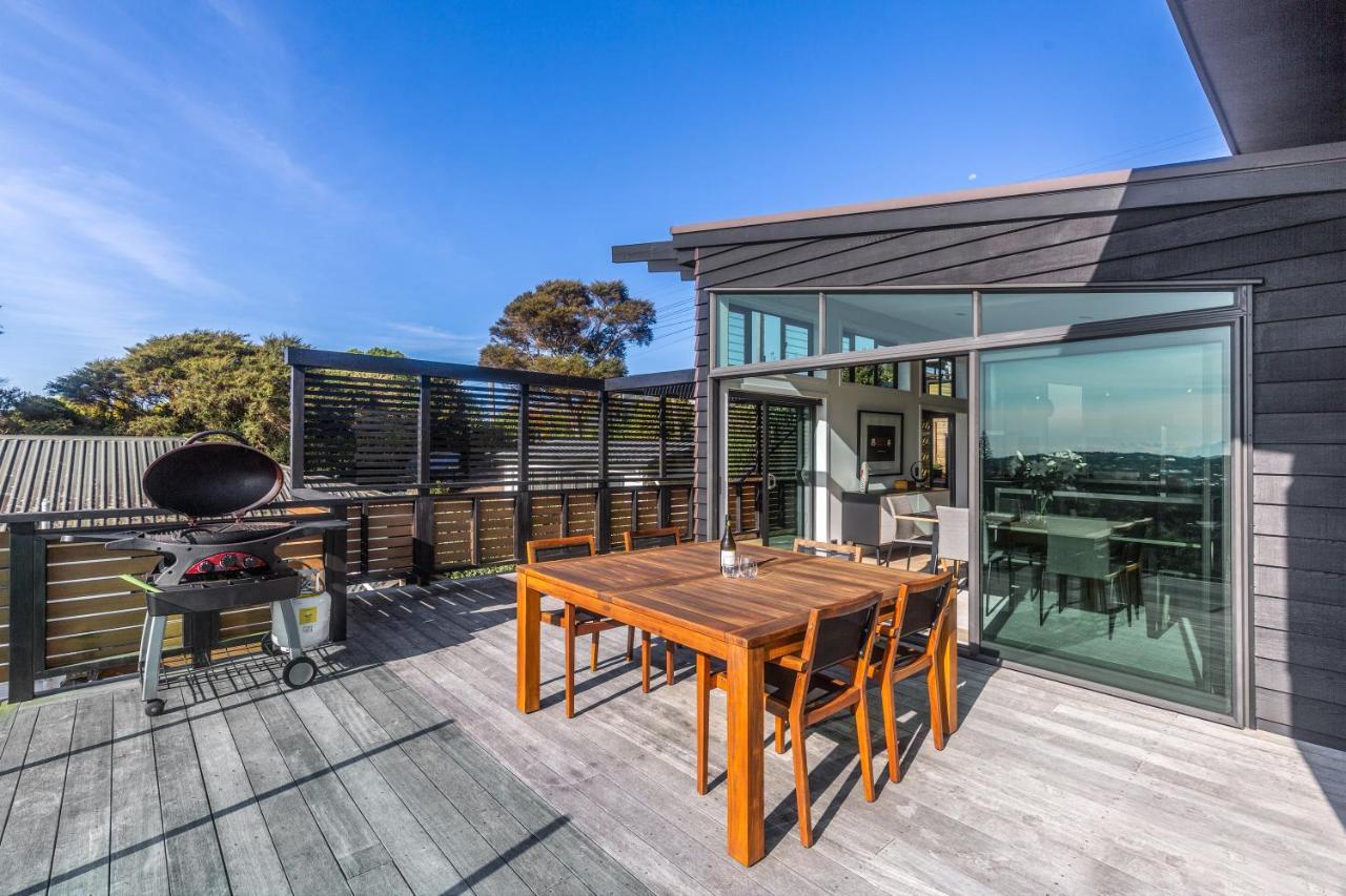 Вилла Taonga With Sea Views By Waiheke Unlimited Oneroa Экстерьер фото