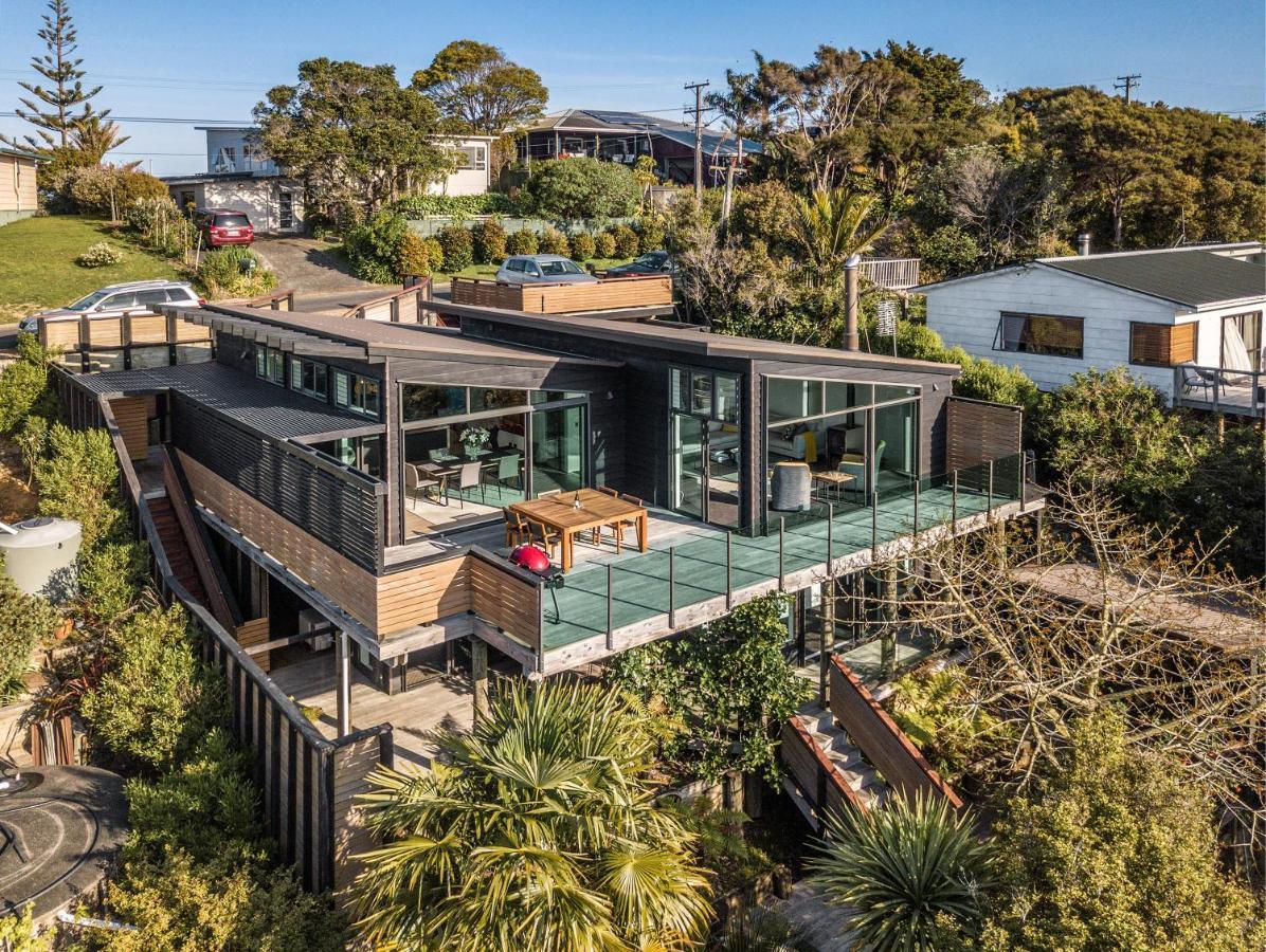Вилла Taonga With Sea Views By Waiheke Unlimited Oneroa Экстерьер фото
