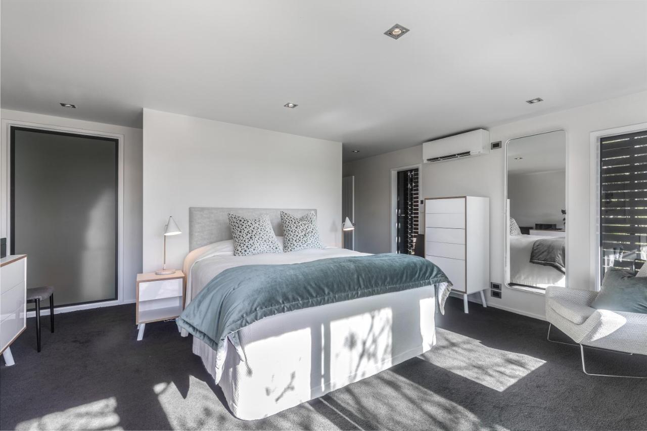 Вилла Taonga With Sea Views By Waiheke Unlimited Oneroa Экстерьер фото